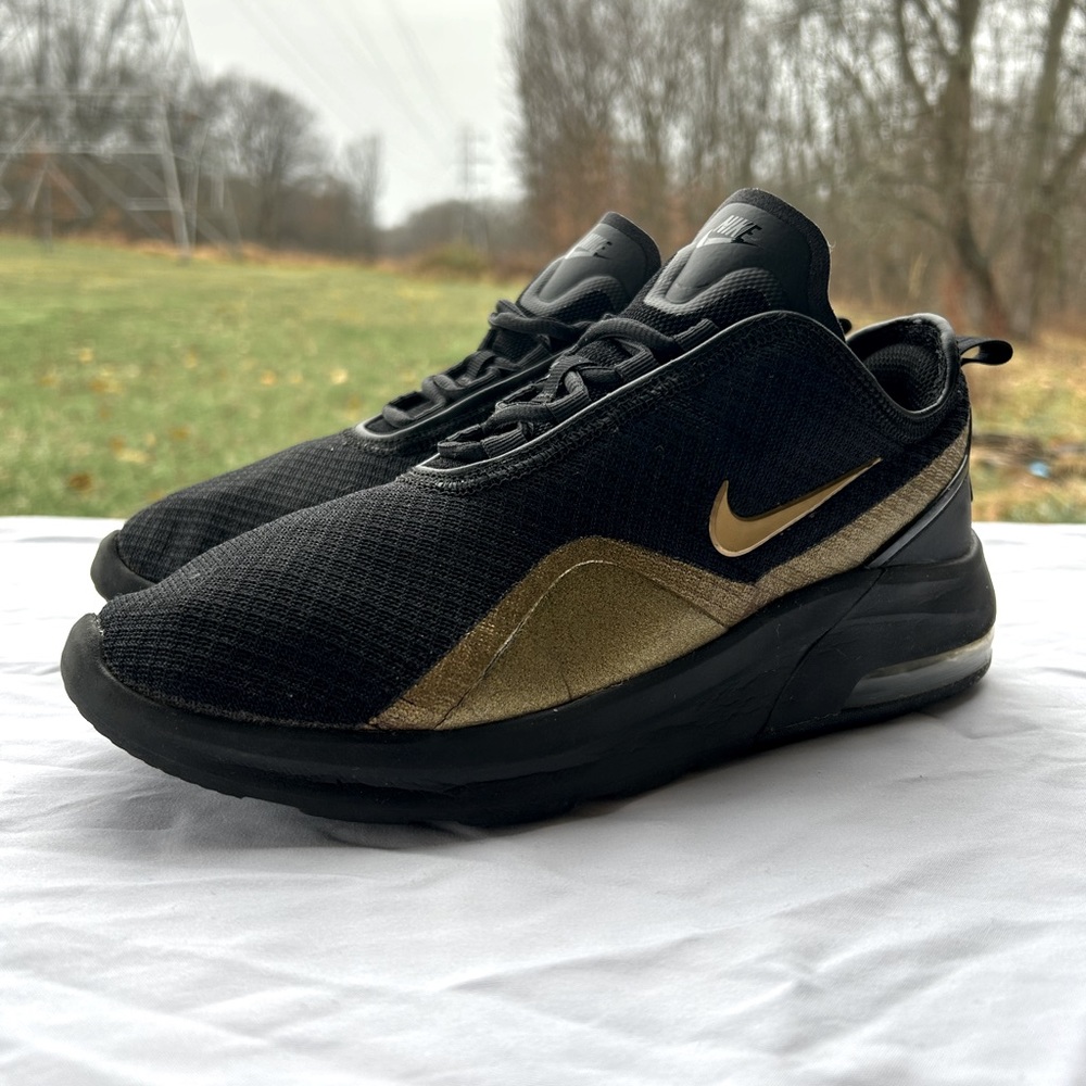 Nike Air Max Motion 2 Women’s Size 8